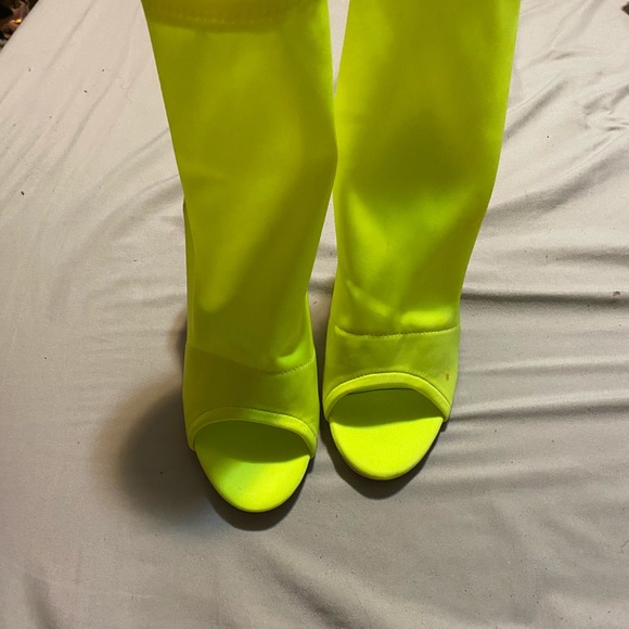 Women’s heels - Picture 2 of 3